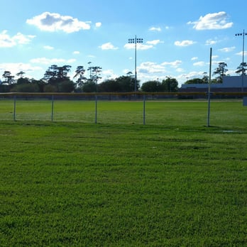 Finnigan Park - Nicely manicured grassy field with Houston skyline in the background. - Community Centers Near Me - Houston, Texas Finnigan Park - Nicely manicured grassy field with Houston skyline in the background. - Community Centers Near Me - Houston, Texas
