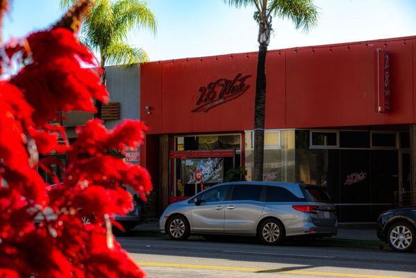 28 WEST SPORTS BAR by null