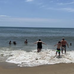 South Beach - Strong waves crashing close to shore