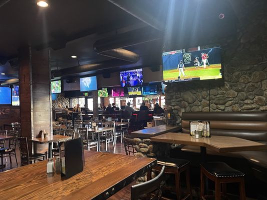 On the Rocks Bar & Grill by null