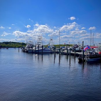 Boondocks Restaurant - Boats behind restaurant - Seafood Near Me - Port Orange, Florida Boondocks Restaurant - Boats behind restaurant - Seafood Near Me - Port Orange, Florida