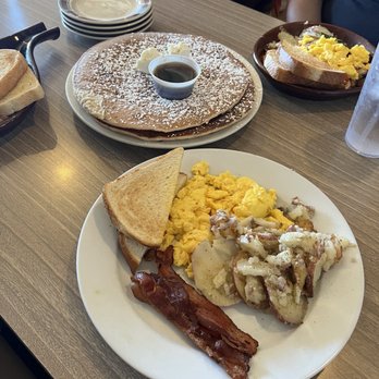 Henhouse Cafe - Cafes Near Me - Gilbert, Arizona