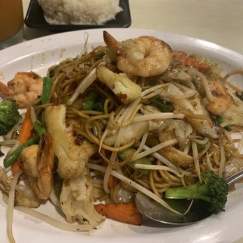 Elephant Thai Kitchen - Shrimp Chow Mein - Thai Near Me - Long Beach, California Elephant Thai Kitchen - Shrimp Chow Mein - Thai Near Me - Long Beach, California