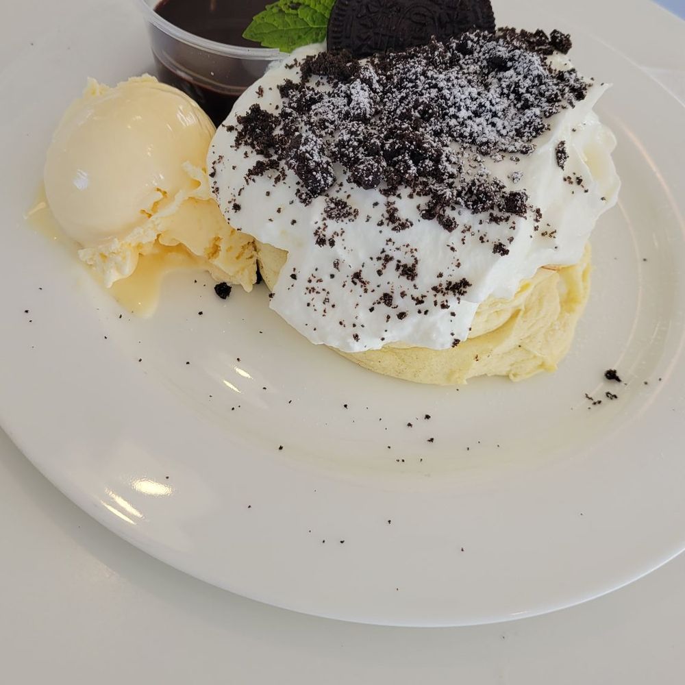 Fluffy Fluffy Dessert Cafe - Cookies and Cream pancake - Desserts Near Me - Orlando, Florida Fluffy Fluffy Dessert Cafe - Cookies and Cream pancake - Desserts Near Me - Orlando, Florida