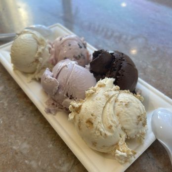 Rose Rock Microcreamery  - Ice cream flight - Ice Cream & Frozen Yogurt Near Me - Tulsa, Oklahoma