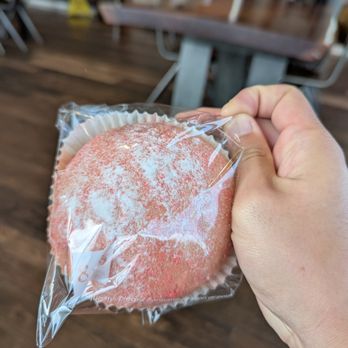85°C Bakery Cafe-Edmonds - White Chocolate Strawberry - Patisserie/Cake Shop Near Me - Edmonds, Washington 85°C Bakery Cafe-Edmonds - White Chocolate Strawberry - Patisserie/Cake Shop Near Me - Edmonds, Washington