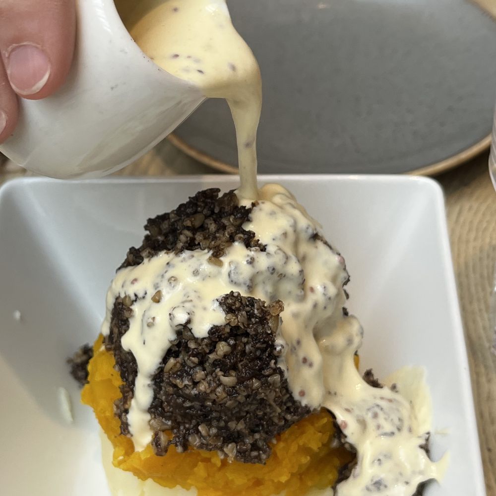 The Haggis Box - Pouring the sauce over the haggis - Scottish Near Me - Edinburgh, EDH The Haggis Box - Pouring the sauce over the haggis - Scottish Near Me - Edinburgh, EDH