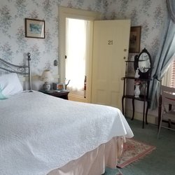 Linden Tree Inn - Room 21 with King