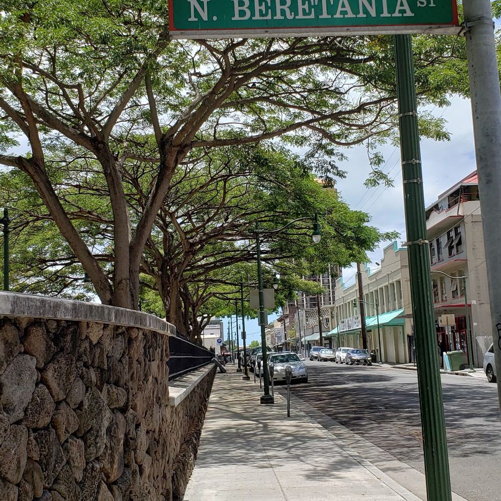 Smith & Beretania Parking - When you walk about to past the park the street sign changes from South to North Beretania. - Parking Near Me - Honolulu, Hawaii