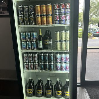 Half Wall - Beers to go - American Near Me - New Smyrna Beach, Florida