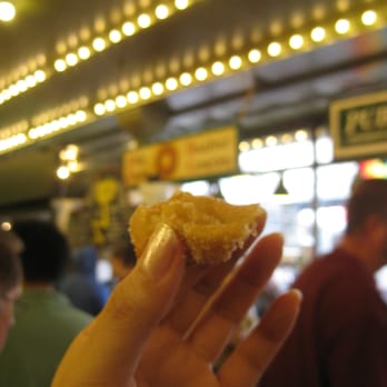 Daily Dozen Doughnut - Bakeries Near Me - Seattle, Washington Daily Dozen Doughnut - Bakeries Near Me - Seattle, Washington