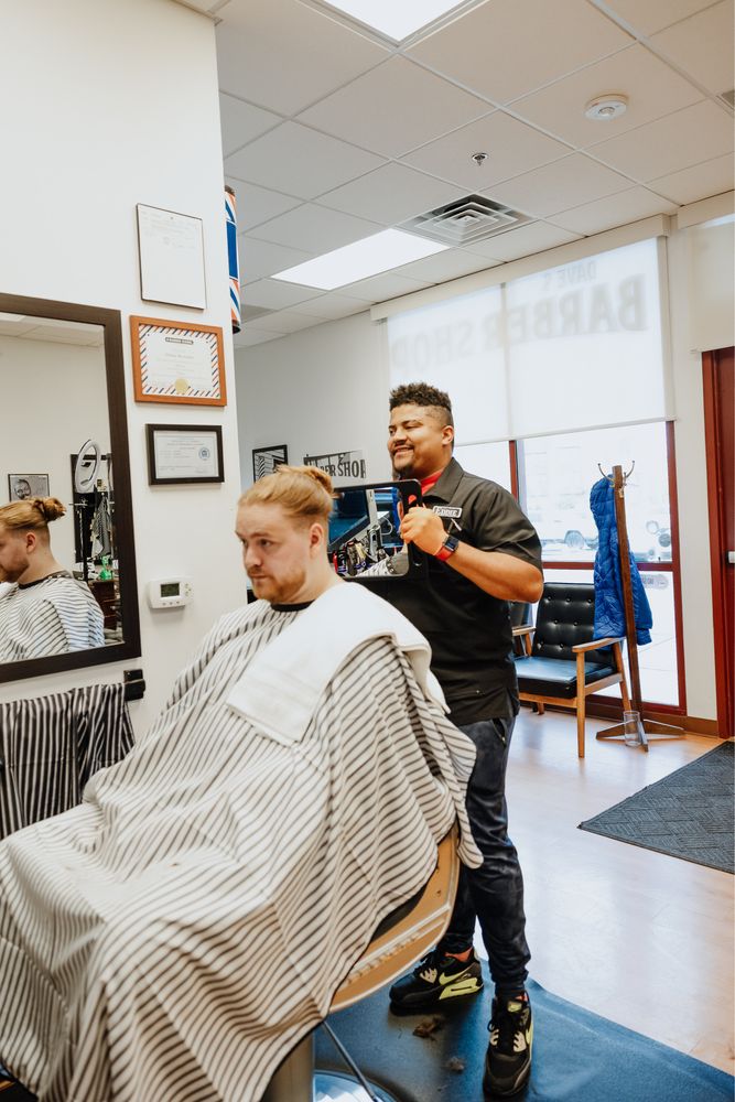 Dave's Barber Shop Logo