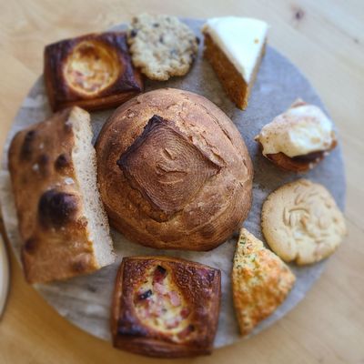 Luna Bakery by null