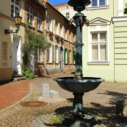 Galerie Arppe - Der Pferdebrunnen auf dem Heiligengeisthof
