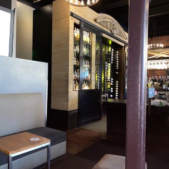District - Oakland - Wine and booze - Wine Bars Near Me - Oakland, California