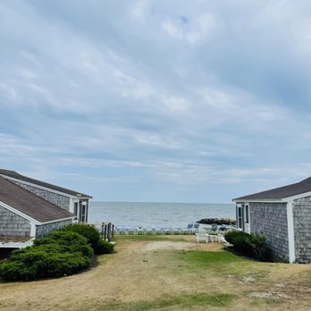 Lighthouse Inn - Walk path to the beach - Bed & Breakfast Near Me - West Dennis, Massachusetts