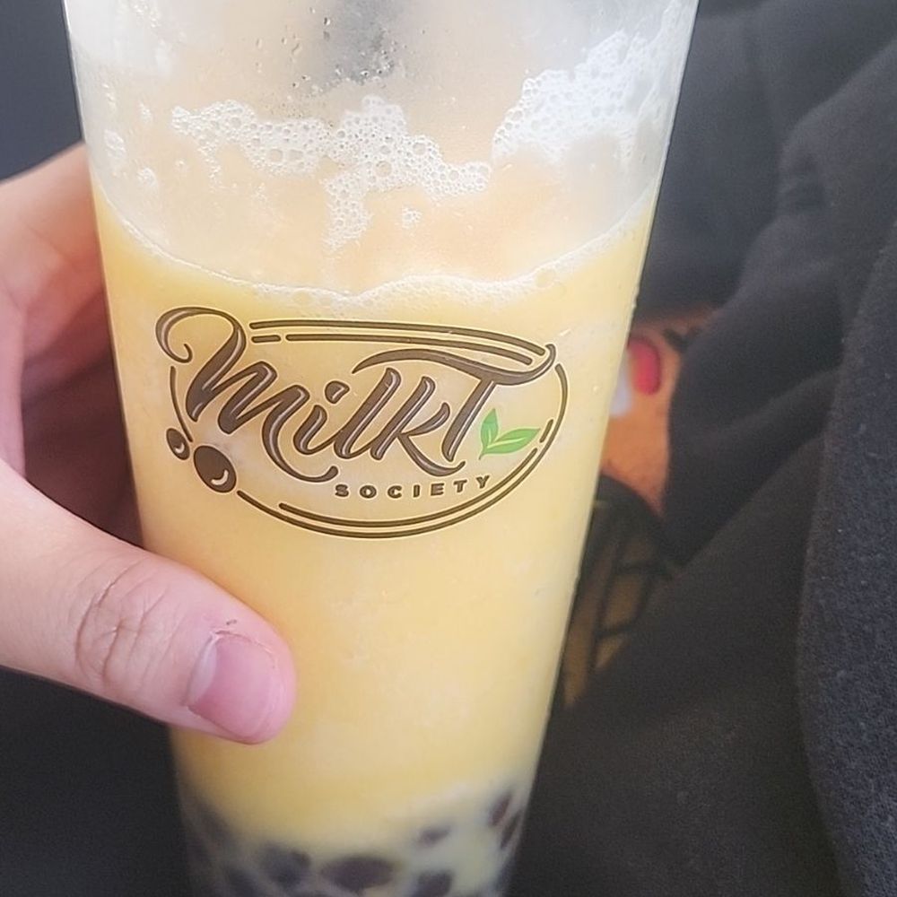 Rly Good Mango Smoothie W Tiger Pearls. Employees Are Friendly, Outgoing. One Dude Danced To Music. Lol! Would Def Go Again.