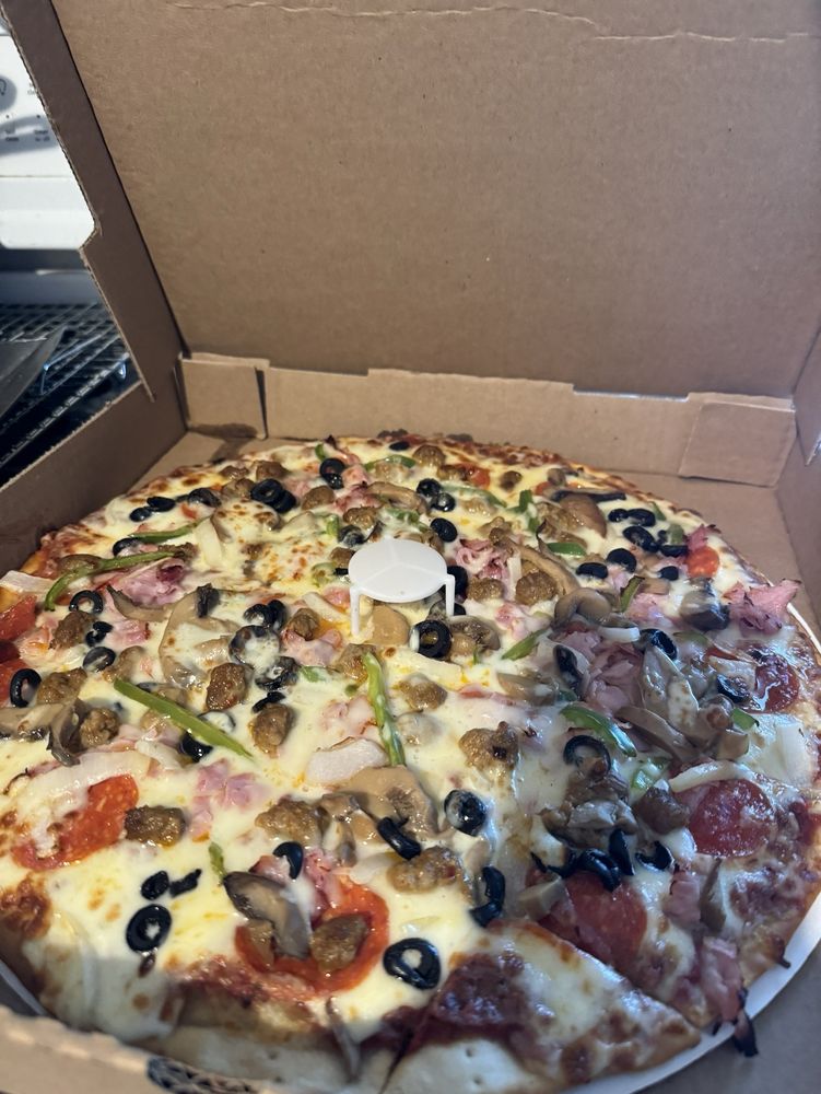 Food from Sam's Pizzeria