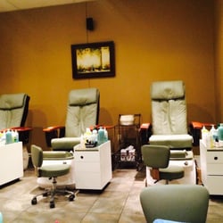 Unique Nails - Pedicure chairs