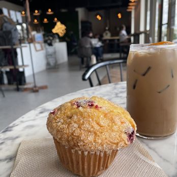 Lobos Coffee Roasters - The Purp and Cranberry Orange Muffin - Coffee Roasteries Near Me - Winter park, Florida Lobos Coffee Roasters - The Purp and Cranberry Orange Muffin - Coffee Roasteries Near Me - Winter park, Florida