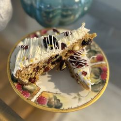 Life Is Sweet Cakery