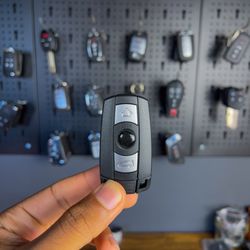 Locksmith Contact - Car key Replacement for BMW serie 3 2010