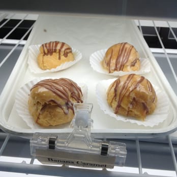Bella Luna - Banana caramel cream puff - Italian Near Me - Merced, California Bella Luna - Banana caramel cream puff - Italian Near Me - Merced, California