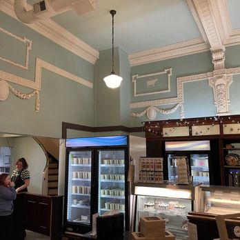 Brown Cow Ice Cream Parlor - Ice Cream & Frozen Yogurt Near Me - Forest Park, Illinois