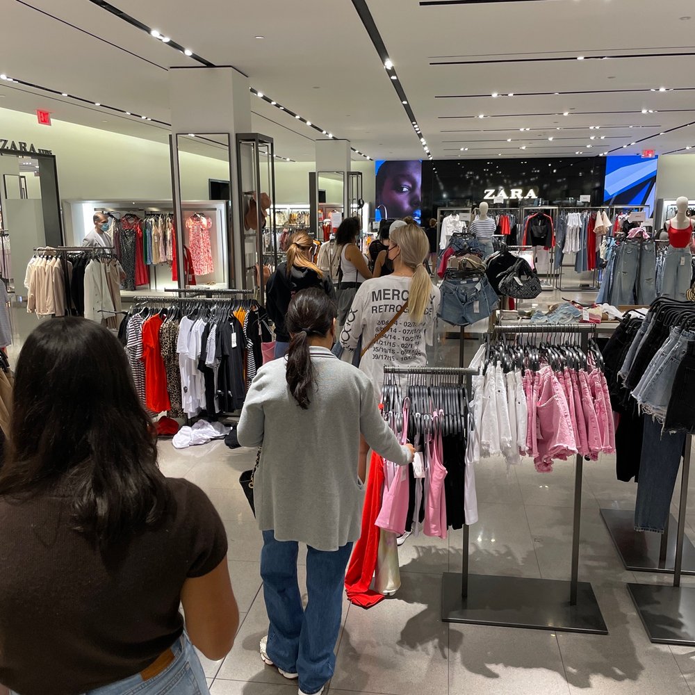 Zara - Long ass line - Women's Clothing Near Me - Glendale, California Zara - Long ass line - Women's Clothing Near Me - Glendale, California
