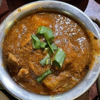Indian Grill n Curry - Chicken Vindaloo [chunks of chicken in a medium brown curry with potatoes and bell peppers] - Indian Near Me - Lahaina, Hawaii