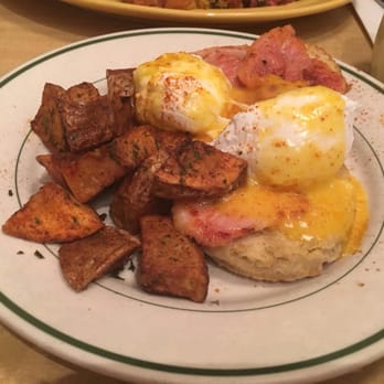 The Senator - Eggs Benedict - Breakfast & Brunch Near Me - Toronto, Ontario