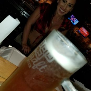 Twin Peaks - 29 degrees Red brew with a beautiful background - Sports Bars Near Me - Davie, Florida Twin Peaks - 29 degrees Red brew with a beautiful background - Sports Bars Near Me - Davie, Florida