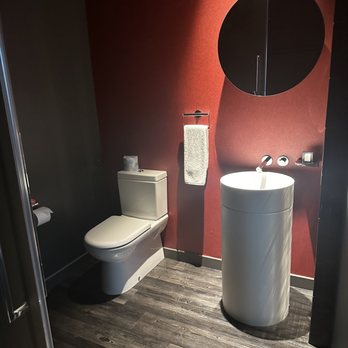 W Philadelphia - Fantastic suite half bath - Hotels Near Me - Philadelphia, Pennsylvania