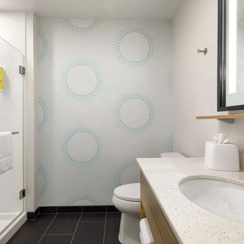 Tru By Hilton Duluth Mall Area - Guest room bath - Hotels Near Me - Duluth, Minnesota Tru By Hilton Duluth Mall Area - Guest room bath - Hotels Near Me - Duluth, Minnesota