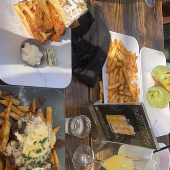 18bin - Hands down the best brunch place in Vegas  such a vibe and not to leave out the amazing staff ! Stephanie and Calvin are supper great - Bars Near Me - Las Vegas, Nevada