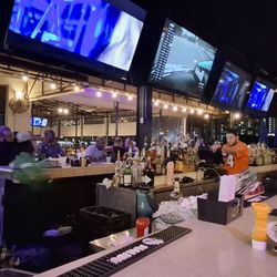 Duffy's Sports Grill - Love the outdoor bar vibe