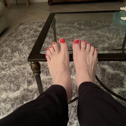 My feet , looking great for my flip flops . My feet , looking great for my flip flops .