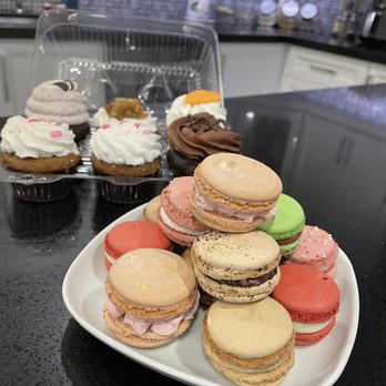 Whisked Gluten-Free - Vegan cupcakes & Macarons (not vegan) - Desserts Near Me - Toronto, Ontario Whisked Gluten-Free - Vegan cupcakes & Macarons (not vegan) - Desserts Near Me - Toronto, Ontario