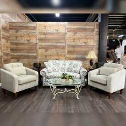 Zicknacks - Couch set at zicknacks