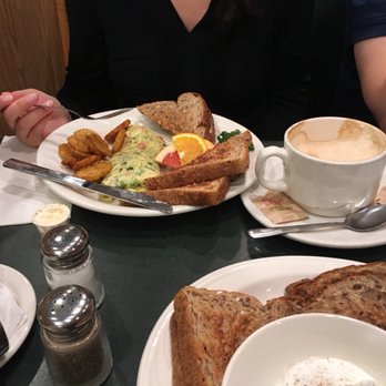 Chez Nick - Vegetarian omelette - Breakfast & Brunch Near Me - Westmount, Quebec Chez Nick - Vegetarian omelette - Breakfast & Brunch Near Me - Westmount, Quebec
