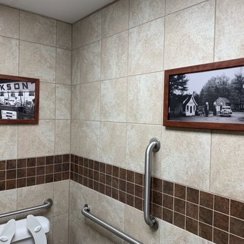 Holiday - The washroom was the prettiest part of this gas station - Gas Stations Near Me - Delano, Minnesota