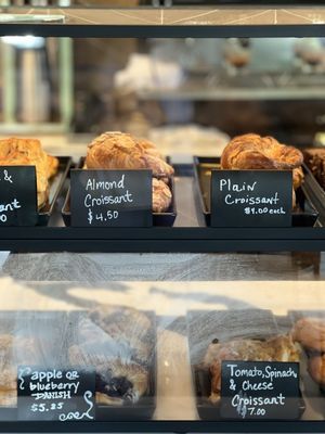 St. Noir Café by null