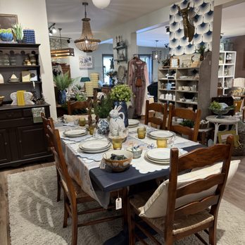 The Gingham Buffalo - Dining Display - Home Decor Near Me - Glen Carbon, Illinois The Gingham Buffalo - Dining Display - Home Decor Near Me - Glen Carbon, Illinois