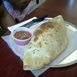 Kingdom Pizza - Calzones ricos!