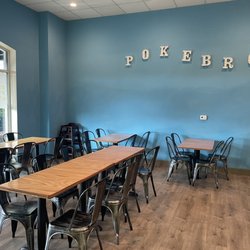 Poke Bros - Interior is bright and airy
