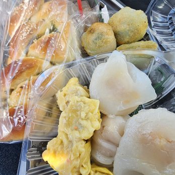 New Hwong Kok - My haul - green onion bun, fried chives dumplings, siu mai, & har gow - Dim Sum Near Me - San Jose, California New Hwong Kok - My haul - green onion bun, fried chives dumplings, siu mai, & har gow - Dim Sum Near Me - San Jose, California
