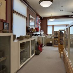 Lots of reading material and artifacts - excellent little museum