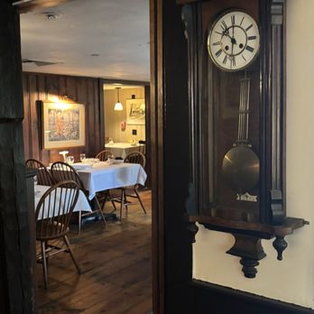 The Sun Tavern - inside - New American Near Me - Duxbury, Massachusetts The Sun Tavern - inside - New American Near Me - Duxbury, Massachusetts