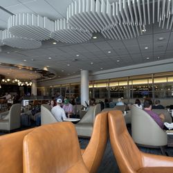 Delta Sky Club Gate A18 - Seating area