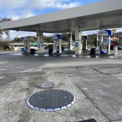 ampm - This is something I never see here. No cars at the pumps!